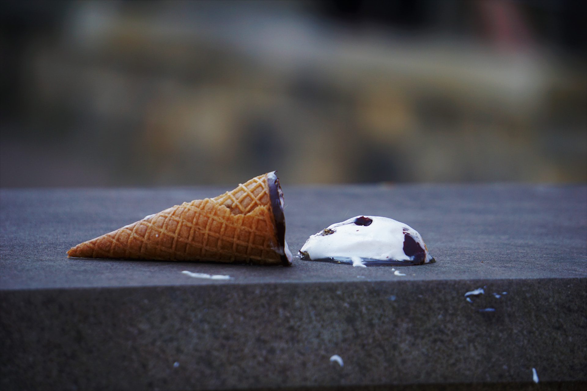 gelato caduto per sbaglio sul pavimento